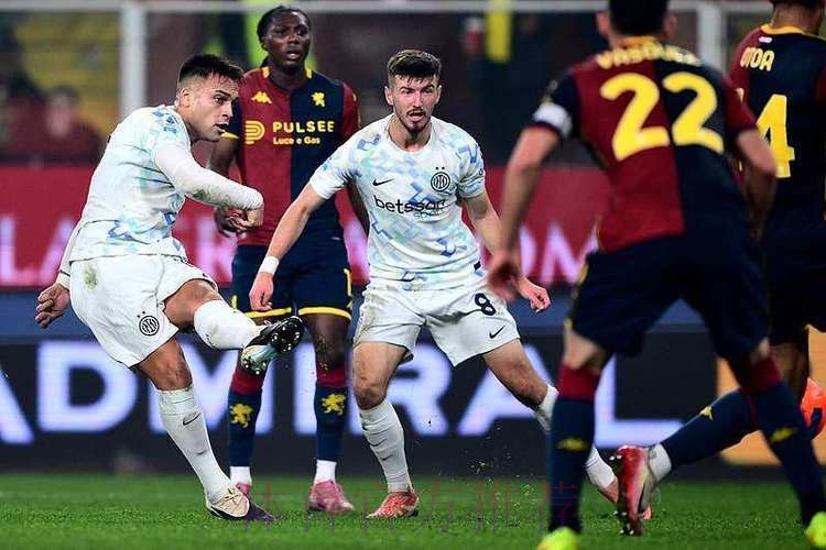 意甲第1易主！劳塔罗传射比肩三大神锋，国米2-1热那亚破魔咒登顶